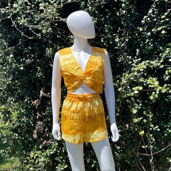 💋NWT House Of Harlow x Sophia Richie Golden Tie Dye Short & Crop Top Set - Picture 2 of 16